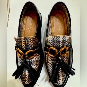 Circus by Sam Edelman Black and Brown Loafers with Tassel Detail